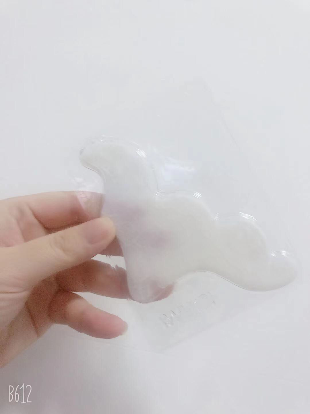 丸美蝴蝶眼膜贴  ✅这个眼膜贴当时在某直播间购入，直播的时候