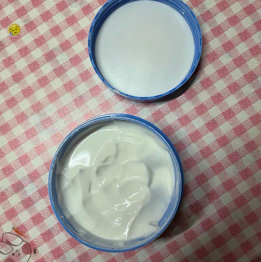 首先用量不能省,每次要涂到看不见肌肤的那种厚度，太少了没效果