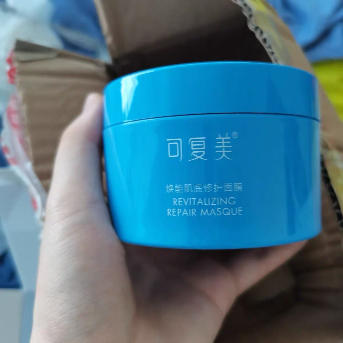 首先用量不能省,每次要涂到看不见肌肤的那种厚度，太少了没效果