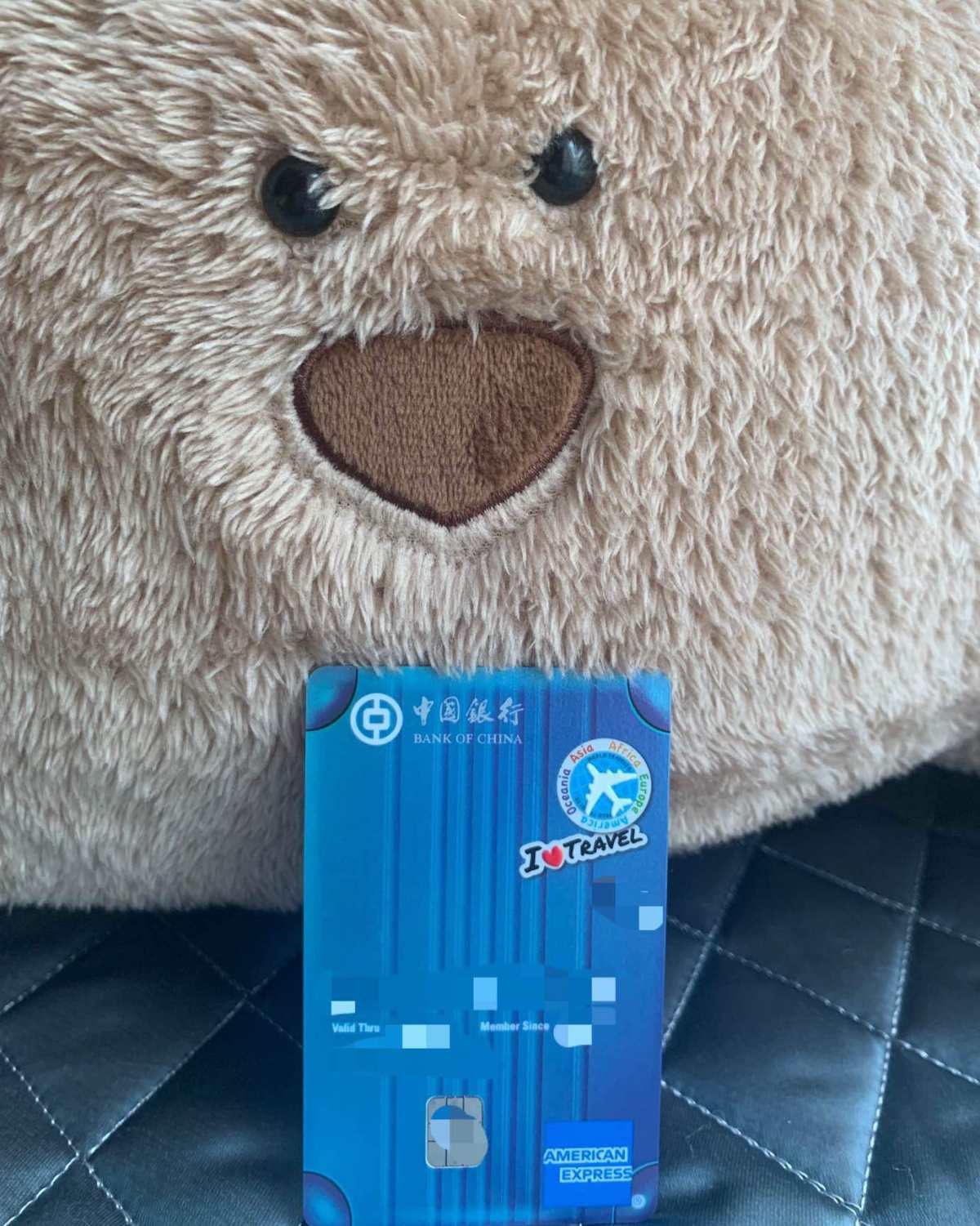 雅顿家的橘灿精华可以说是精华届赫赫有名的存在号称“艾地苯”抗