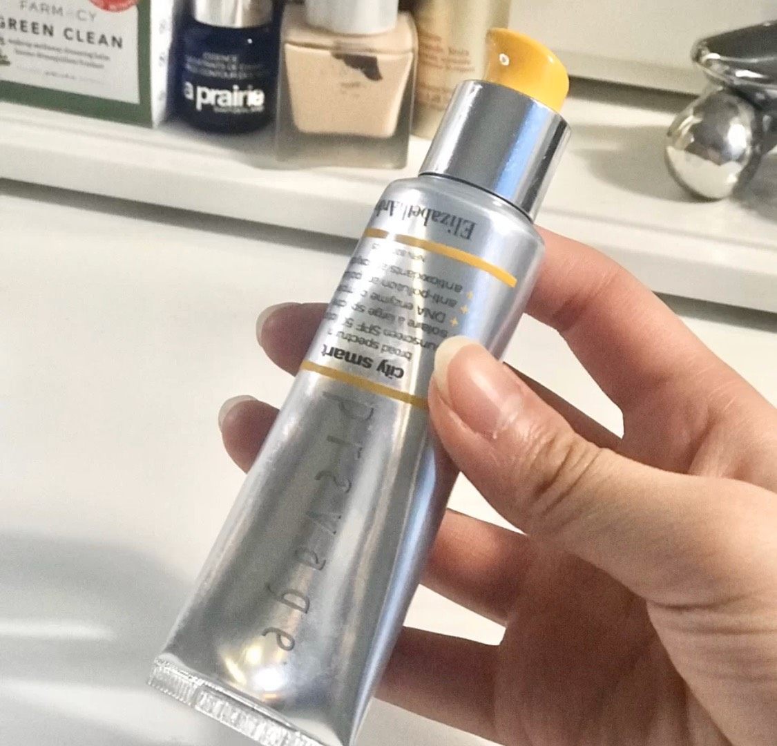 🔅雅顿橘灿是一款二氧化钛+氧化锌的纯物理，里面有艾地苯酚，