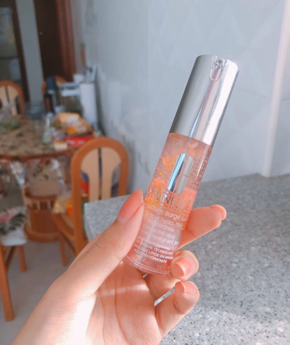 🌟倩碧水润保湿眼部精华露，也被叫做网红烟酰胺啵啵眼霜。 �