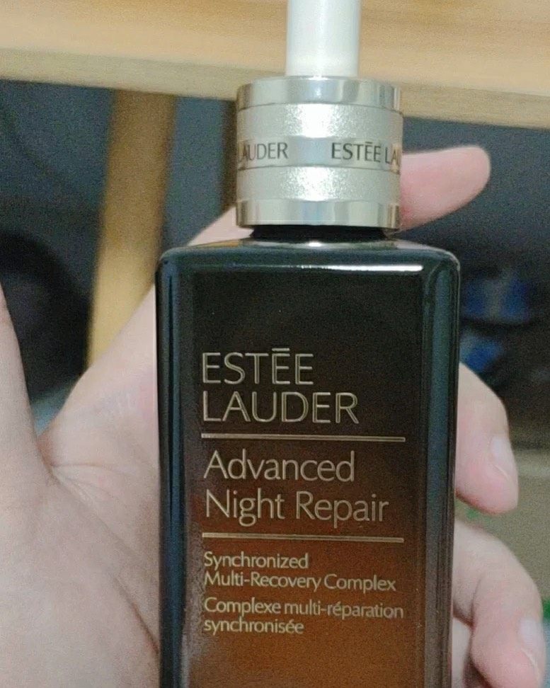 这款小棕瓶也是我的最爱，我从6代用到了最新的7代，空瓶好几个