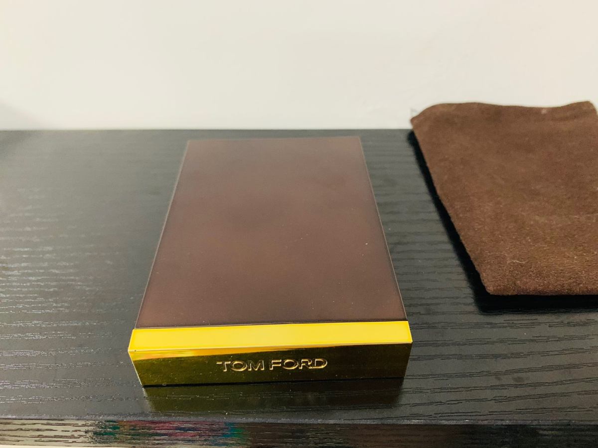 汤姆福特火到爆的04号四色眼影盘，整体红棕色调，整体配色超级