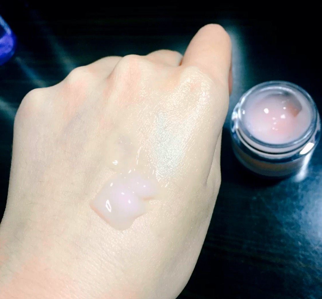 🌟倩碧水磁场面霜总的来说是一款成分温和不刺激的贴心保湿面霜