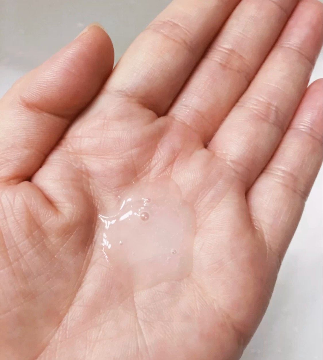 💗倩碧水磁场粉水，依旧是倩碧简单大气瓶身外观，瓶身是西柚粉