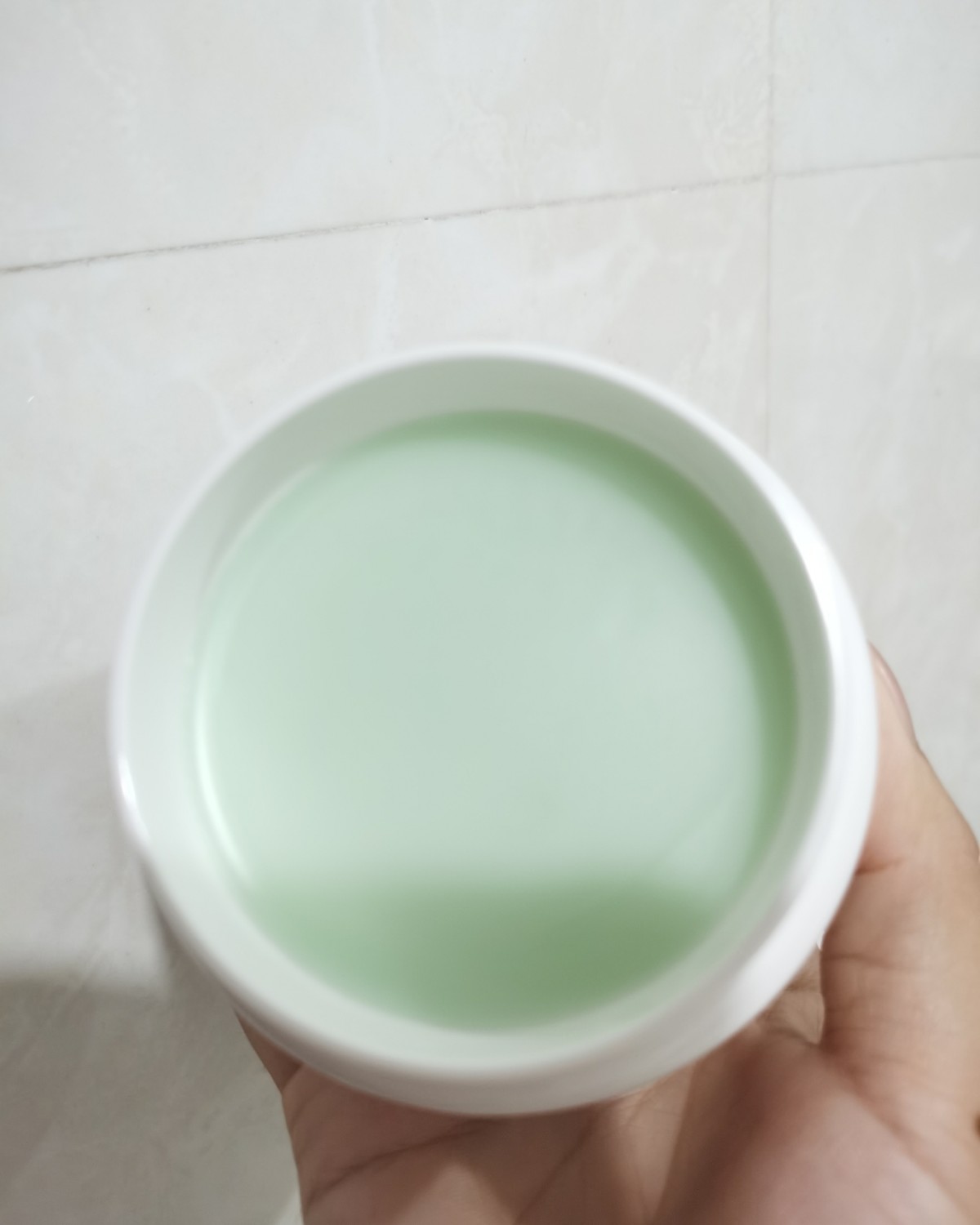 ✅好评无数的Farmacy卸妆膏，清清淡淡的绿色膏体，闻起来