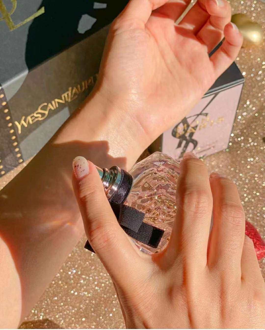 ❤️圣罗兰家最火的一款香水，走到它们家柜台闻到的味道就是这一