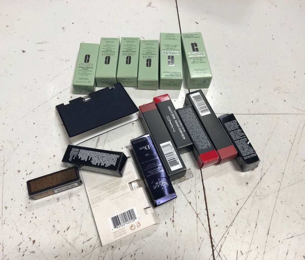 囤放一个星期的晒单，这个是买过收到最多口红的合集，顺带把我倩