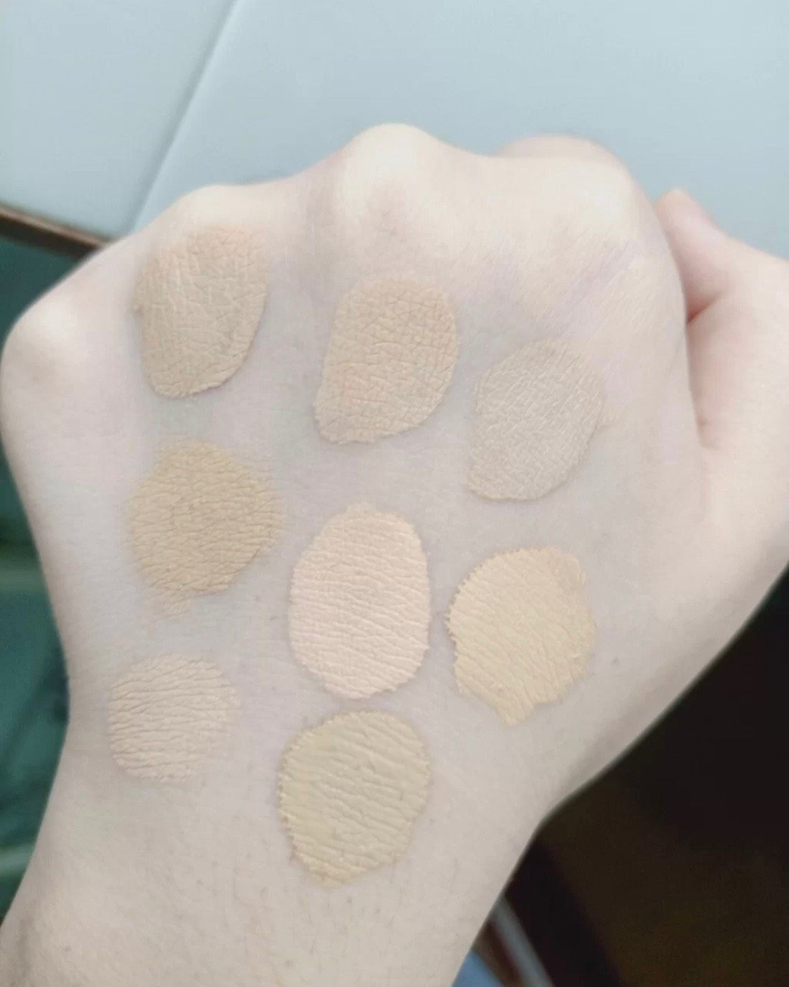 🌟因为本人有轻微的点，对底妆会有一点遮瑕的要求，挑了很久入