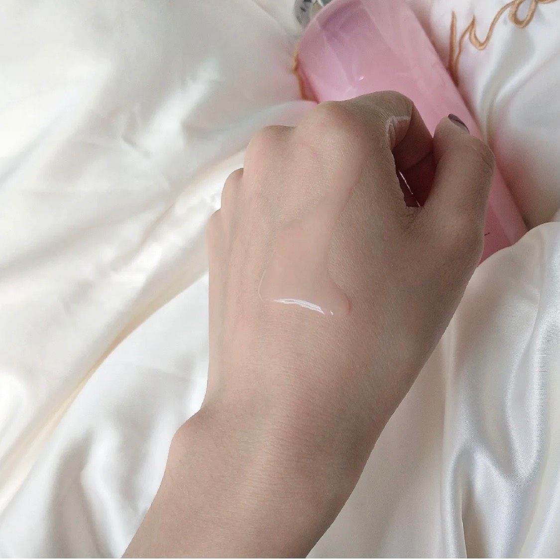 兰蔻的大粉水也被称为“补水利器”、“干皮救星”，除了这些必定