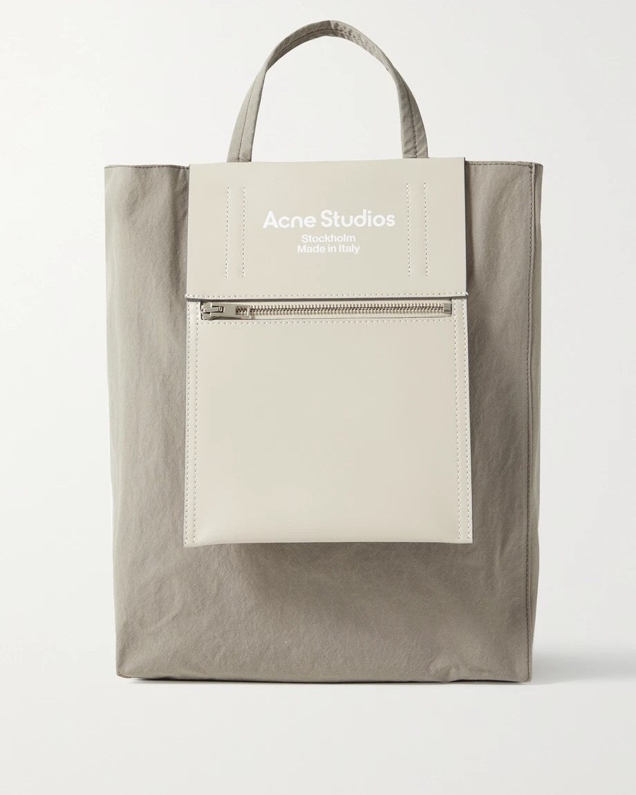 首次接触Ance Studios 这个牌子源于一双银色方扣笑