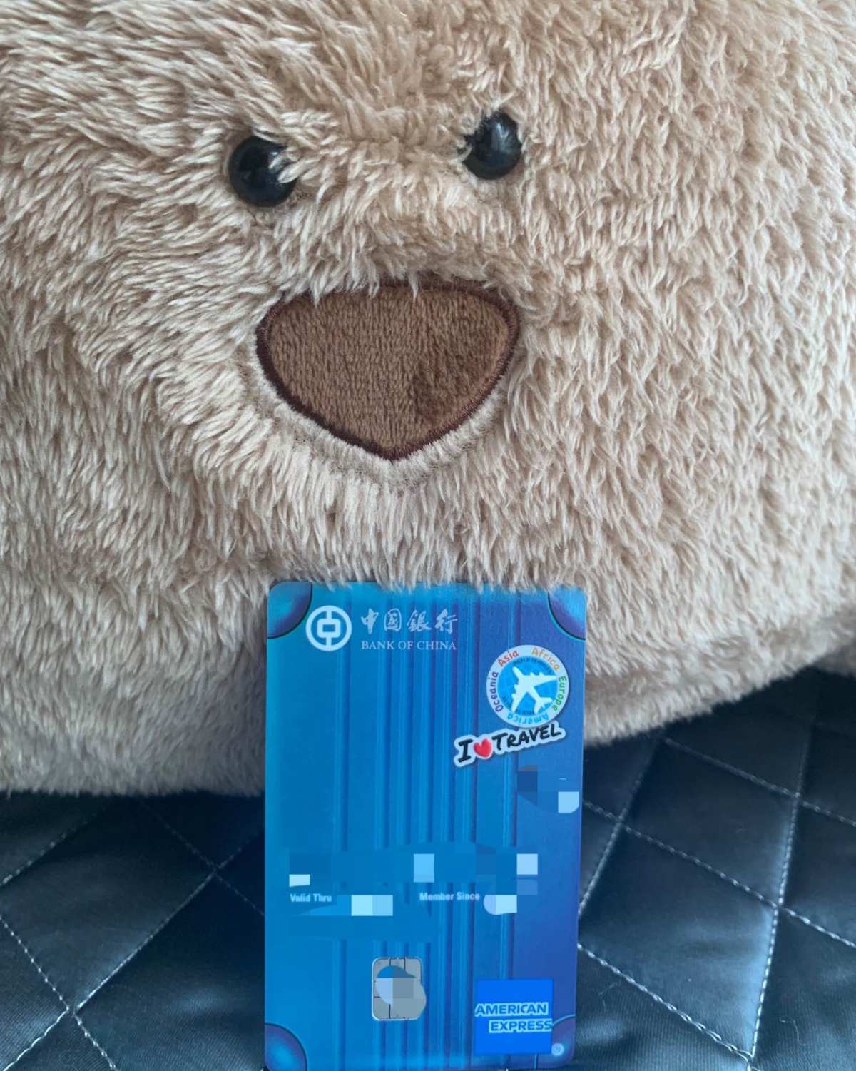 倩碧水磁场啵啵眼霜这个眼霜总的来说性价比还可 眼霜是刷朋友圈