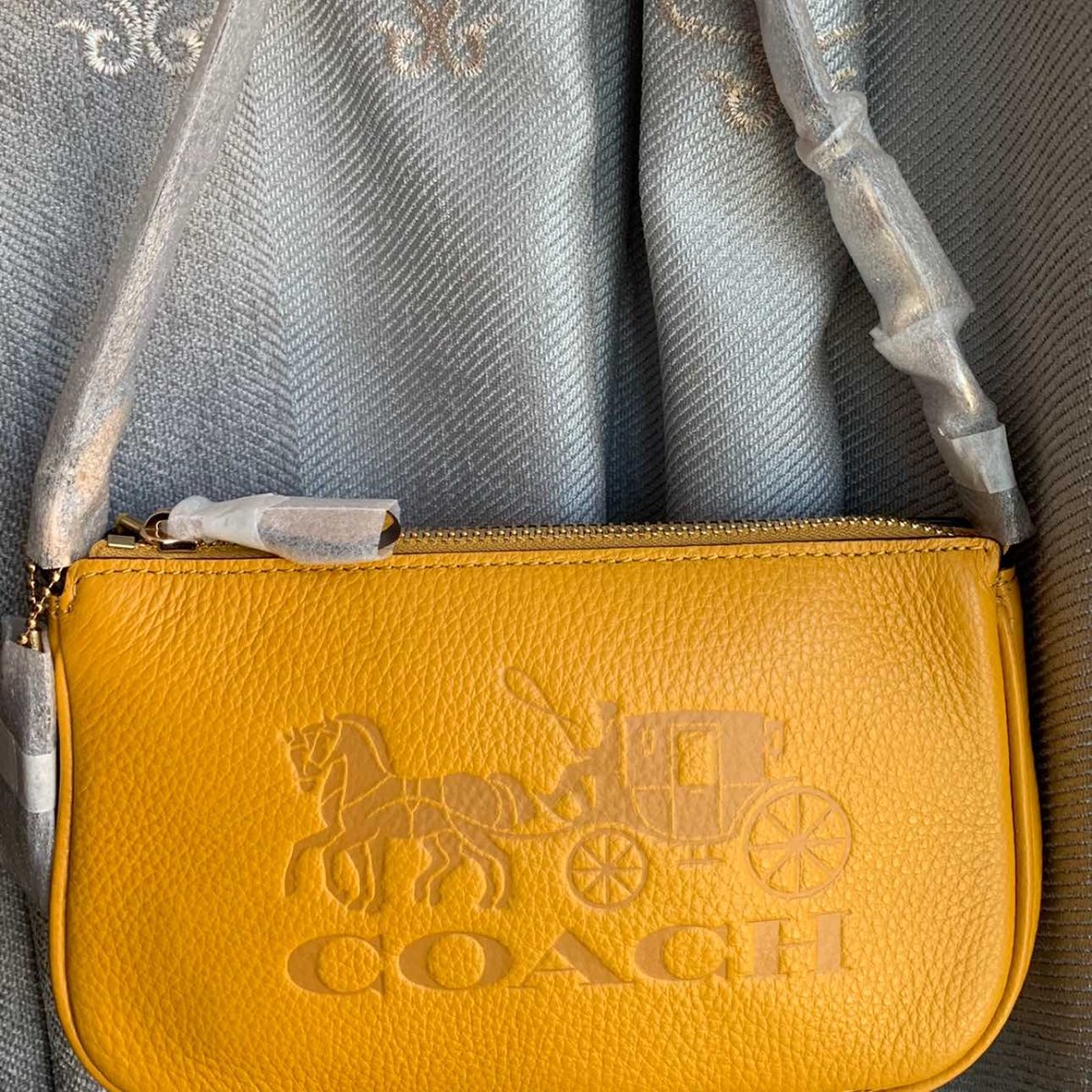 🌟好价买的coach黄色马车麻将包今日到货啦～  🌟不得