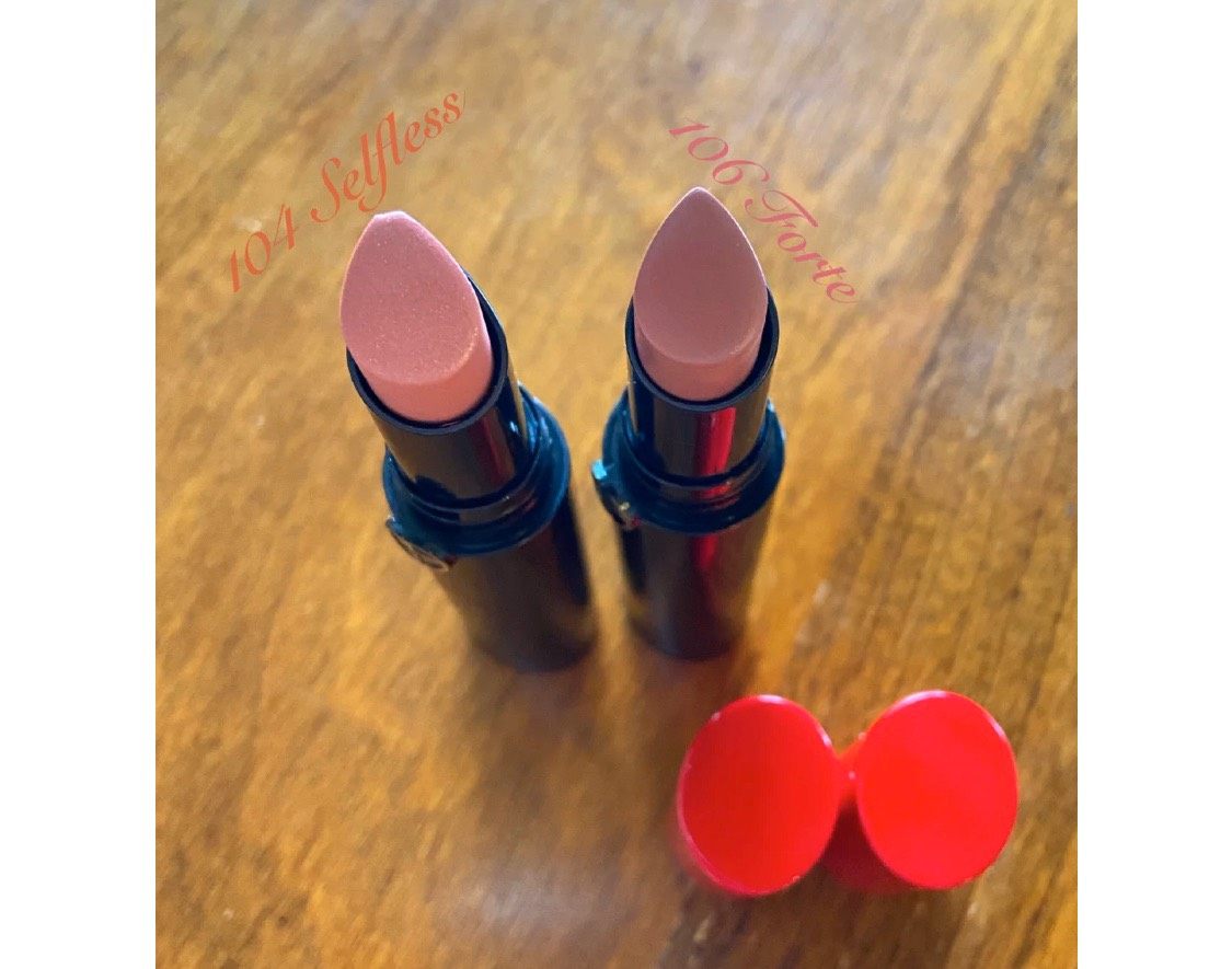 💄阿玛尼最近新出的红盖黑细管，黑红壳变成细细长长的了，水滴