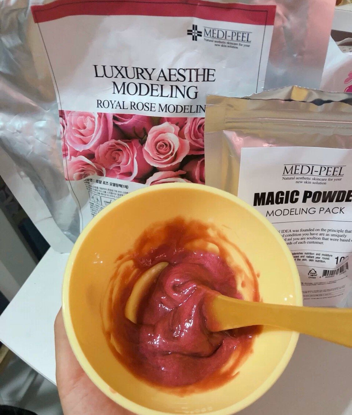🌸之前还会定期去美容做护理，但是现在越来越宅了，护肤更喜欢