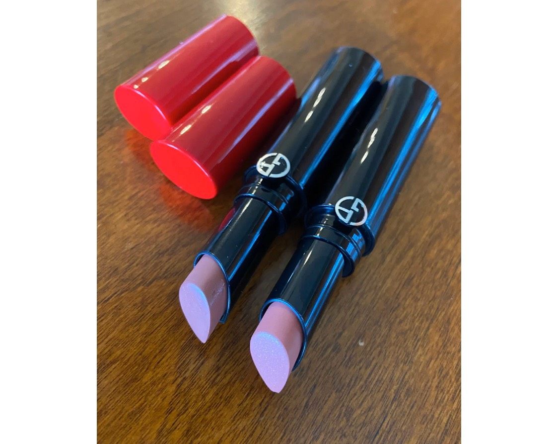 💄阿玛尼最近新出的红盖黑细管，黑红壳变成细细长长的了，水滴