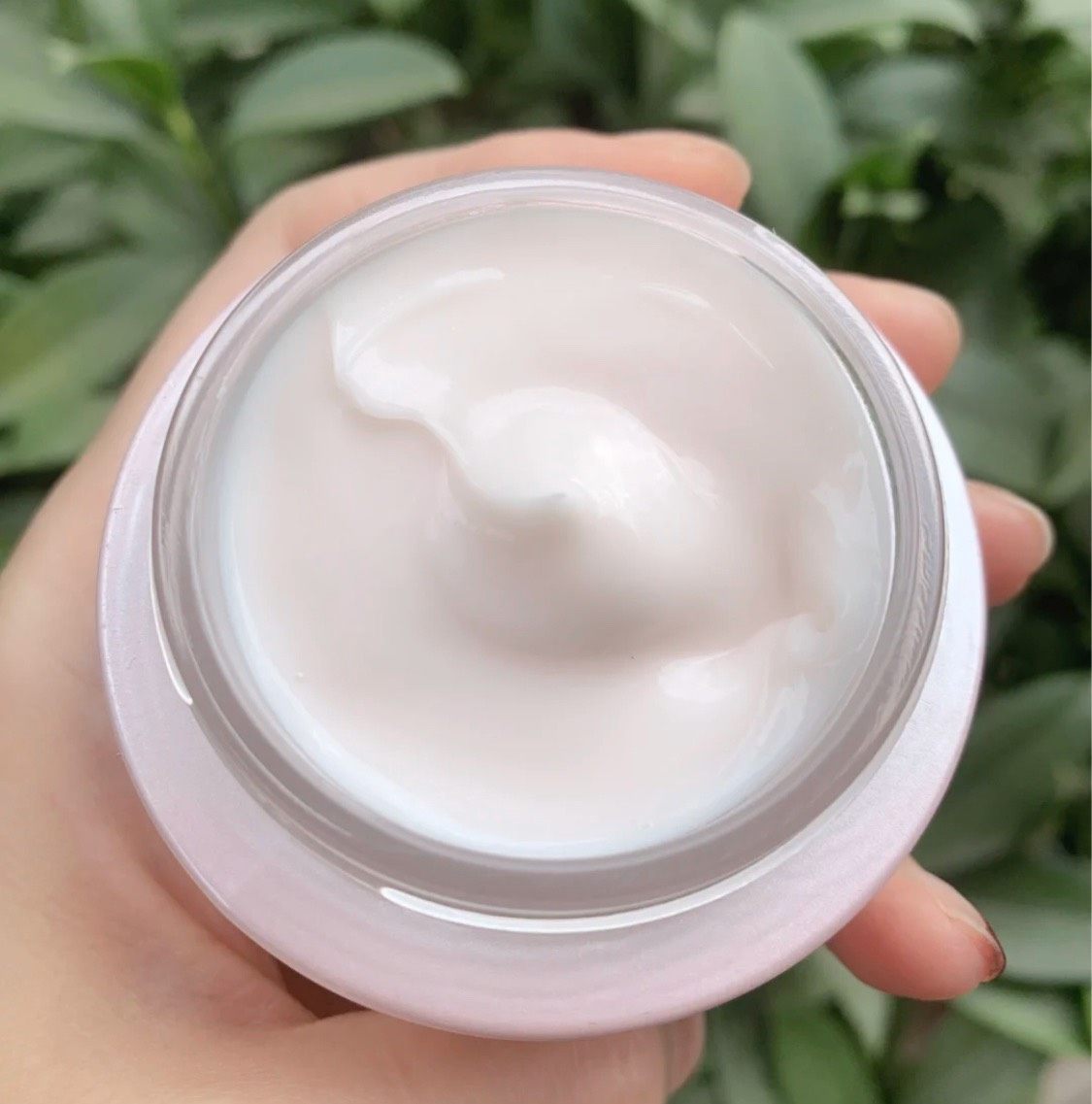 🌸资生堂光透耀白面霜，这款面霜的颜值那是相当高，优雅的瓶身