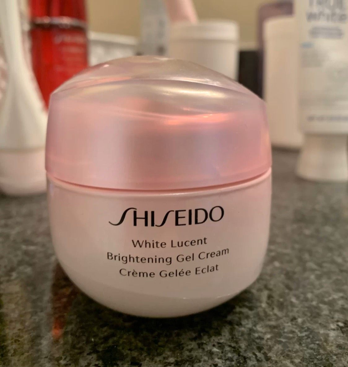 🌸资生堂光透耀白面霜，这款面霜的颜值那是相当高，优雅的瓶身