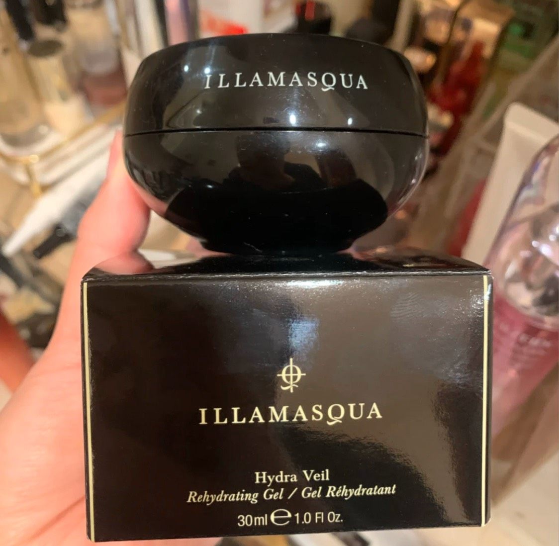 💫illamasqua是英国专业彩妆，堪称英国版MAC的色