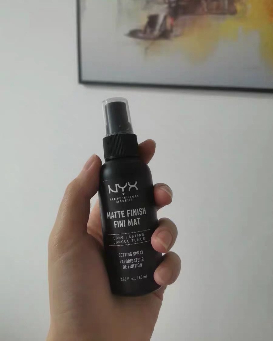 🌸NYX定妆喷雾黑色 夏天简直是混油皮的灾难，化妆不定妆，