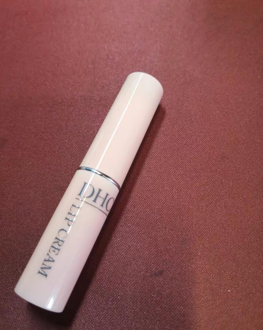 🌸DHC润唇膏     如果不知道🤷‍♀️选择什么唇膏，