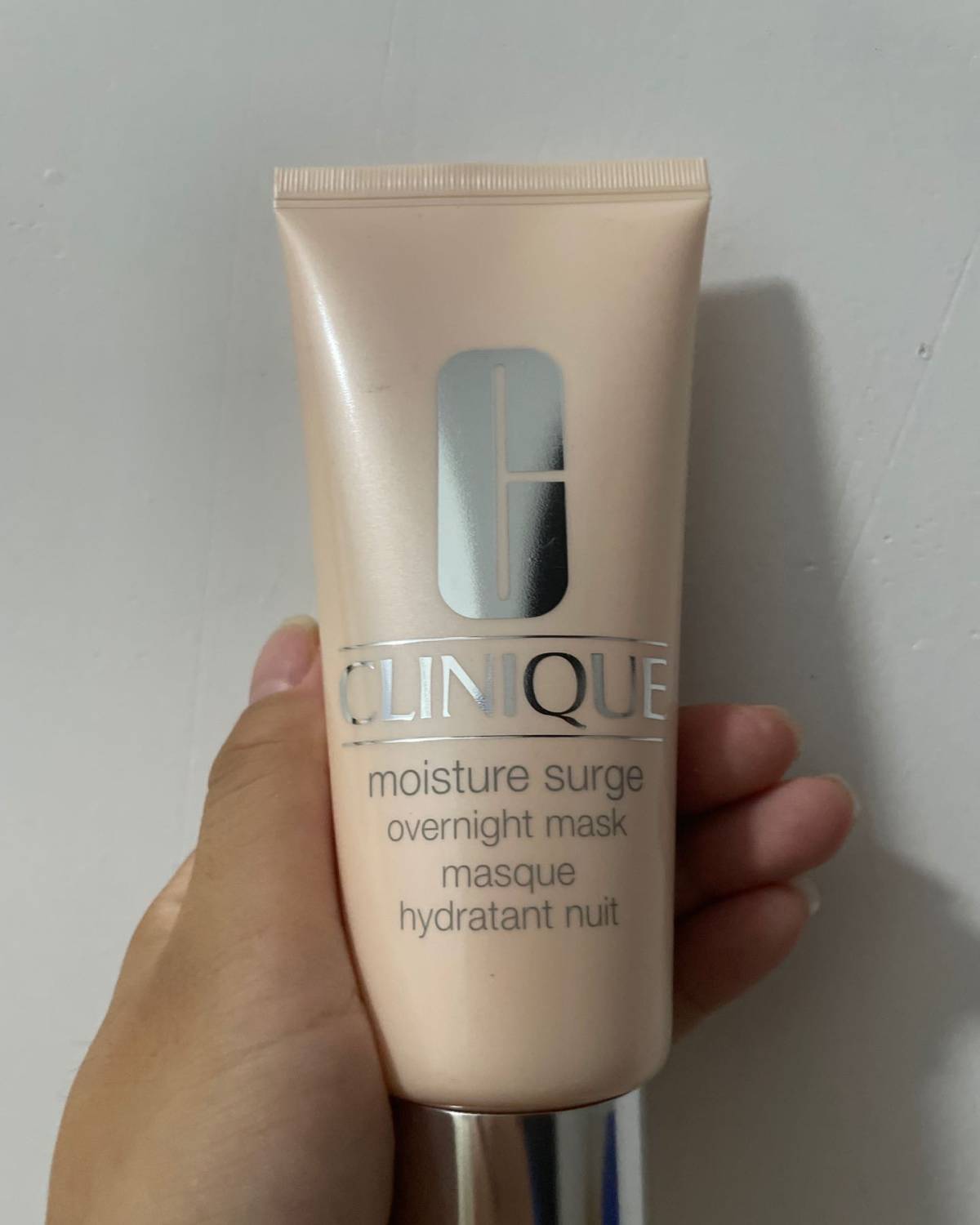 本人肤质大干皮，夏天微微出油  这款面膜是海淘的赠品，官方售