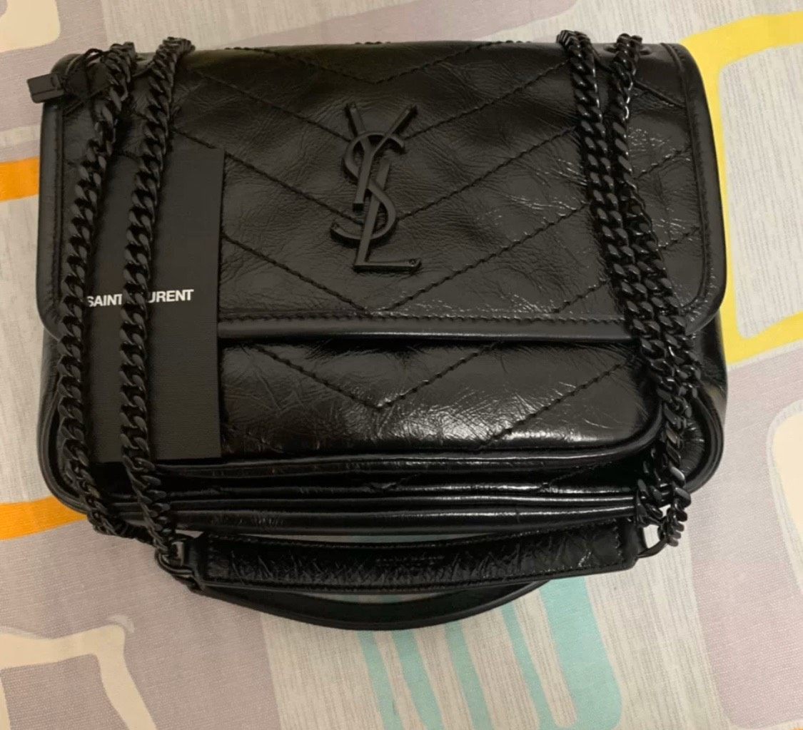 💫YSL niki baby包，该款手袋采用有点夸张的爆裂
