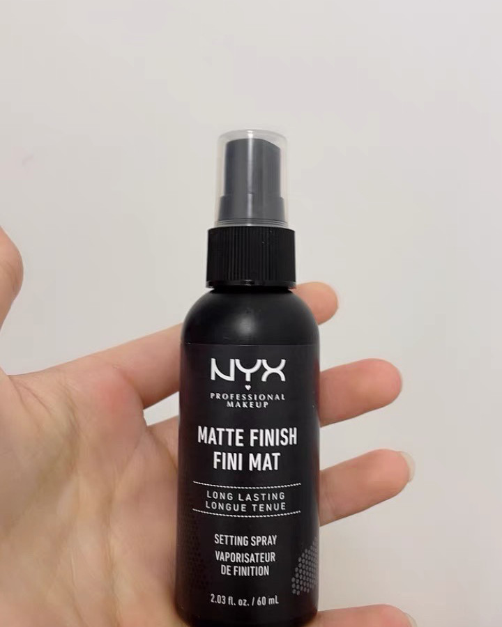 🌸NYX定妆喷雾黑色 夏天简直是混油皮的灾难，化妆不定妆，