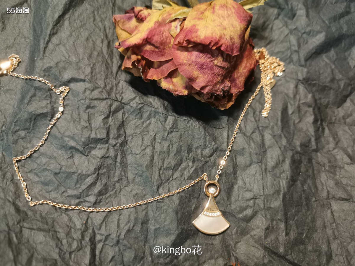 🔶白色贝母小裙子项链，优雅沉静，白贝母饰品也好好看哦  �