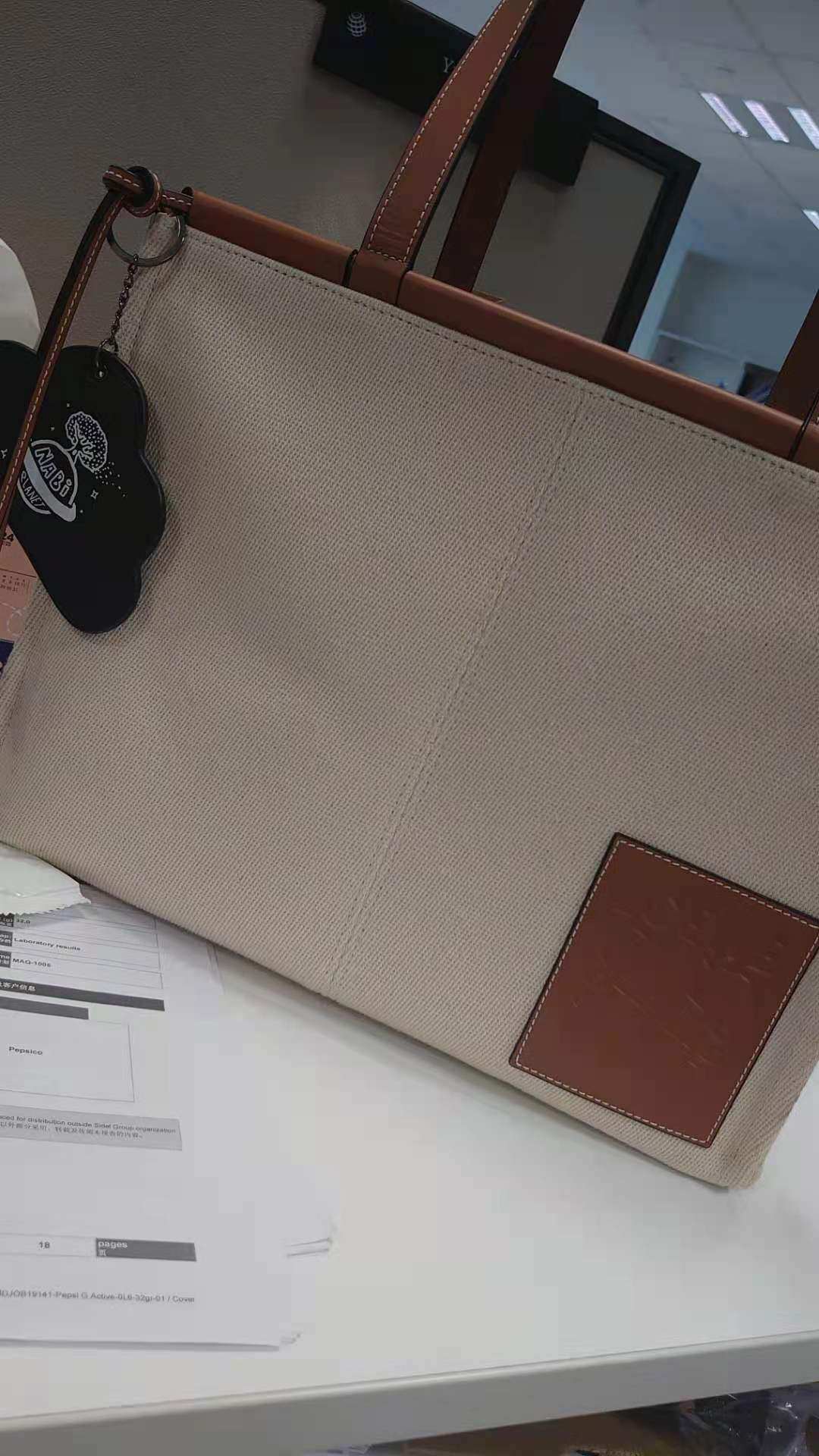 作为一个曾经沉迷Loewe，现在已经无法负担只能买买潮牌的人