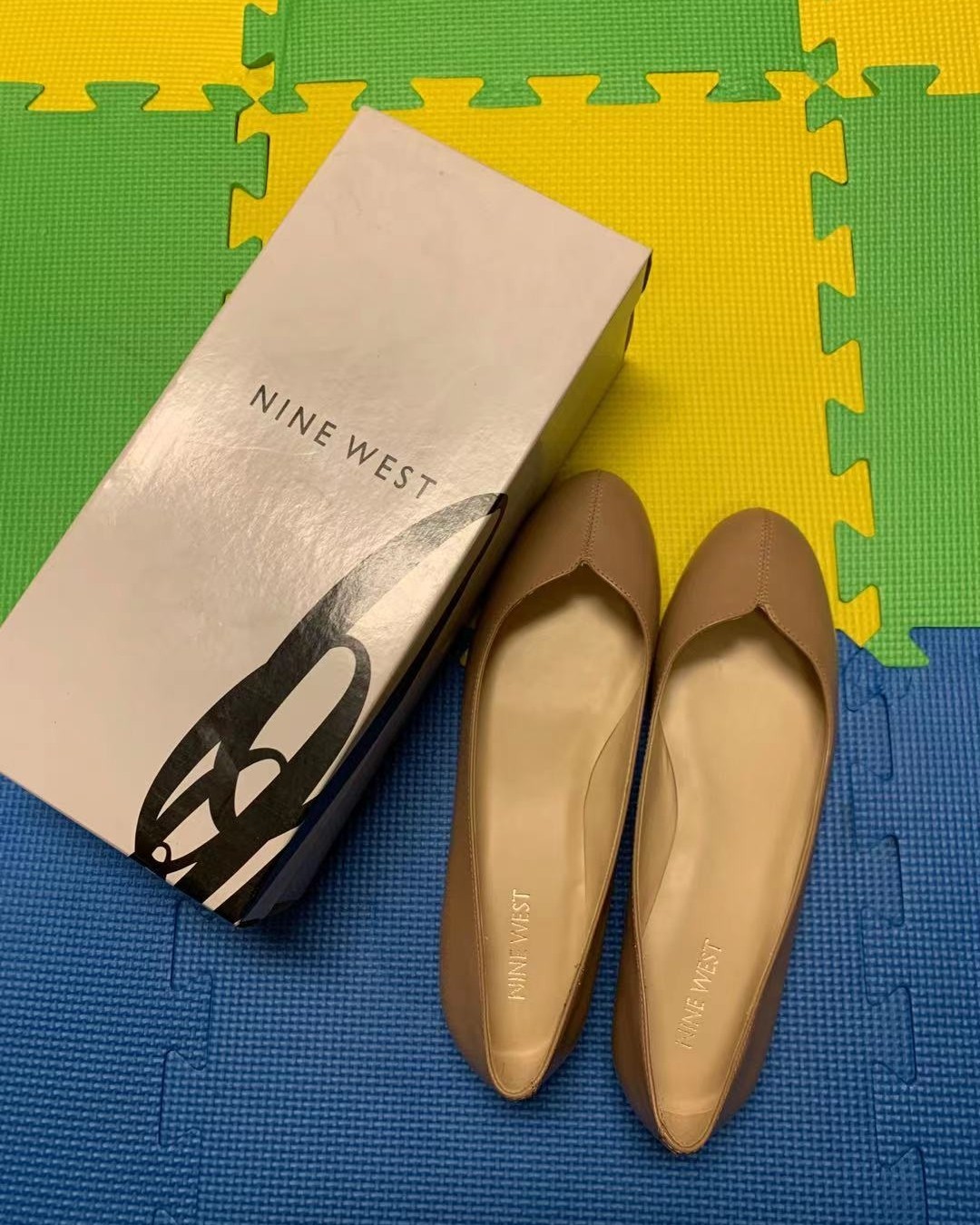 夏天最不爱穿漏脚趾的凉鞋👡  所以最爱买船鞋穿😀  这双