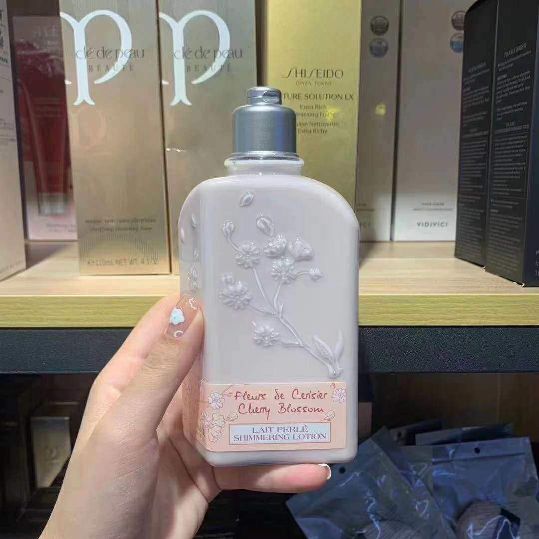 ❤️说到好用的身体乳，欧舒丹身体乳肯定能有名字，它家最火的要