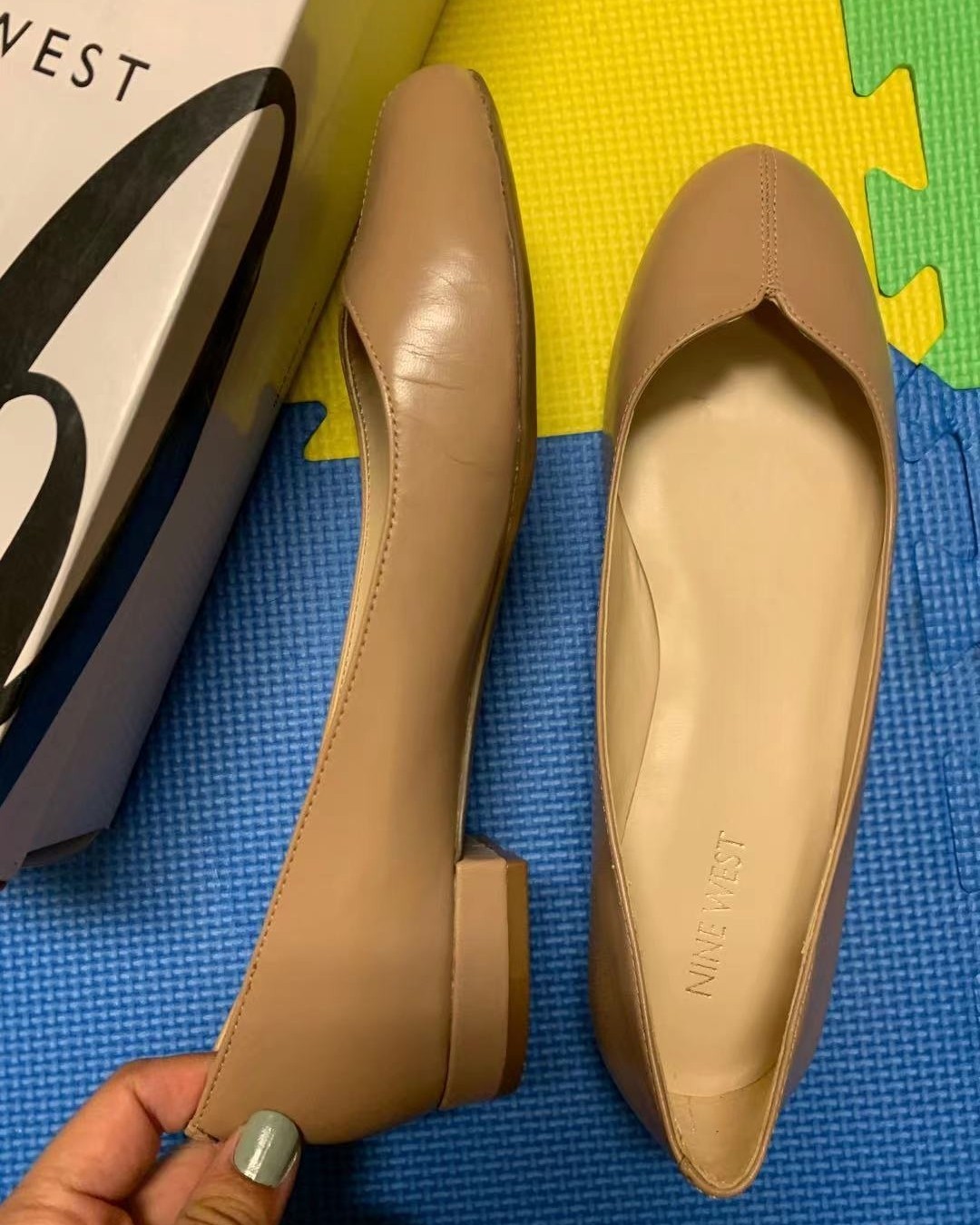 夏天最不爱穿漏脚趾的凉鞋👡  所以最爱买船鞋穿😀  这双