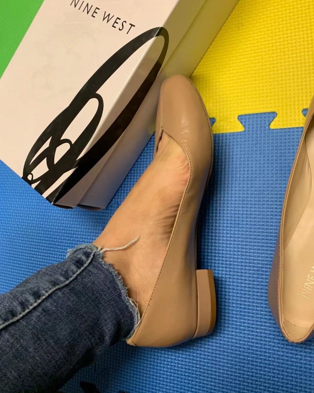 夏天最不爱穿漏脚趾的凉鞋👡  所以最爱买船鞋穿😀  这双