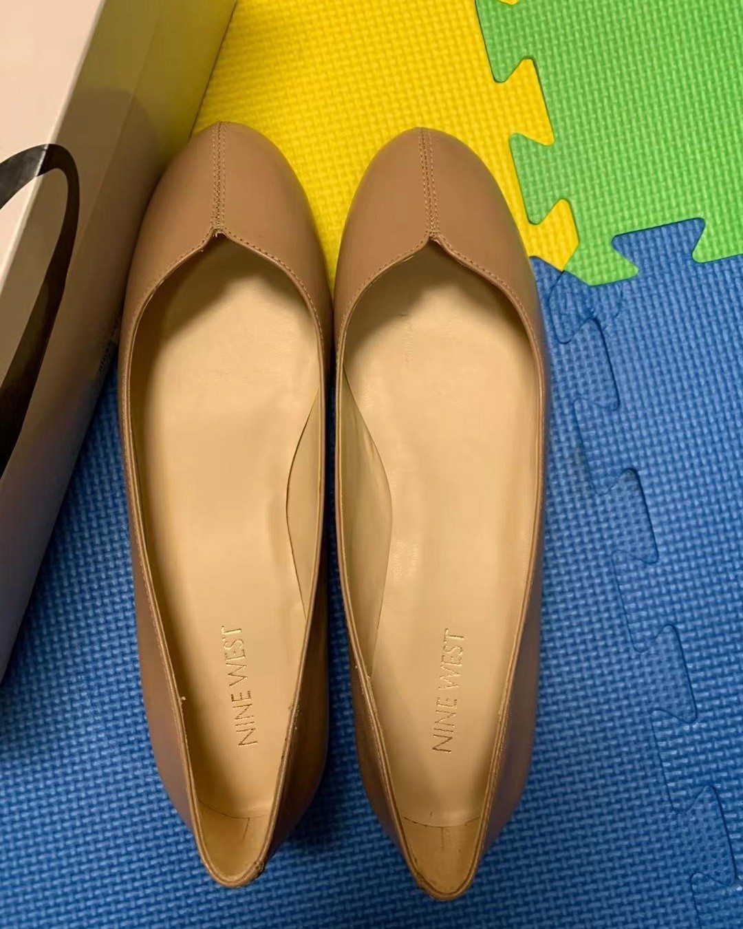 夏天最不爱穿漏脚趾的凉鞋👡  所以最爱买船鞋穿😀  这双