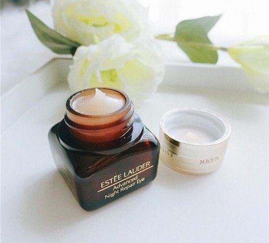 ✅雅诗兰黛的抗蓝光眼霜，效果一百分，晚上刷手机也不怕有“熊猫