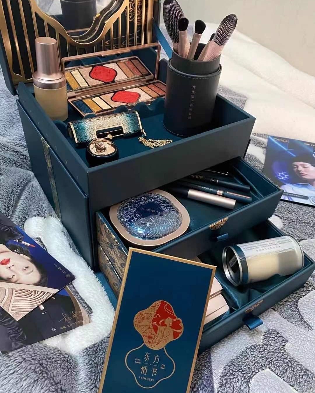 第一眼就看中了这个礼盒，中国风，设计的挺精致，平时喜欢中国风
