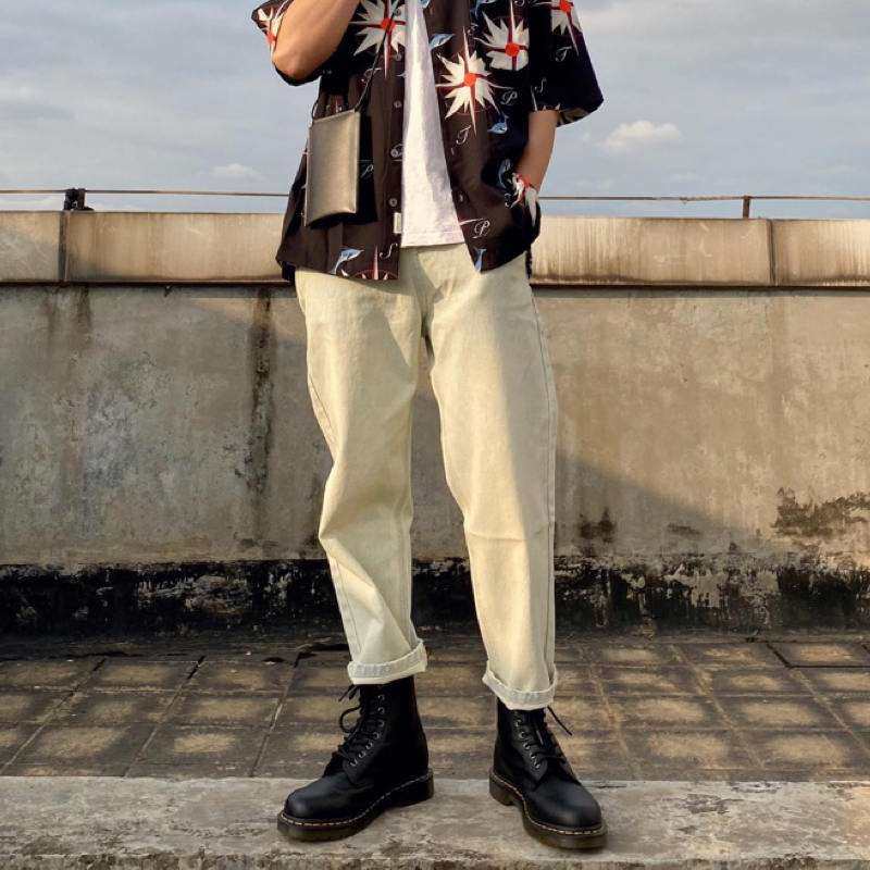 秋冬鞋子里面比较喜欢马丁靴穿搭，虽然它有点重，但是穿起来就是