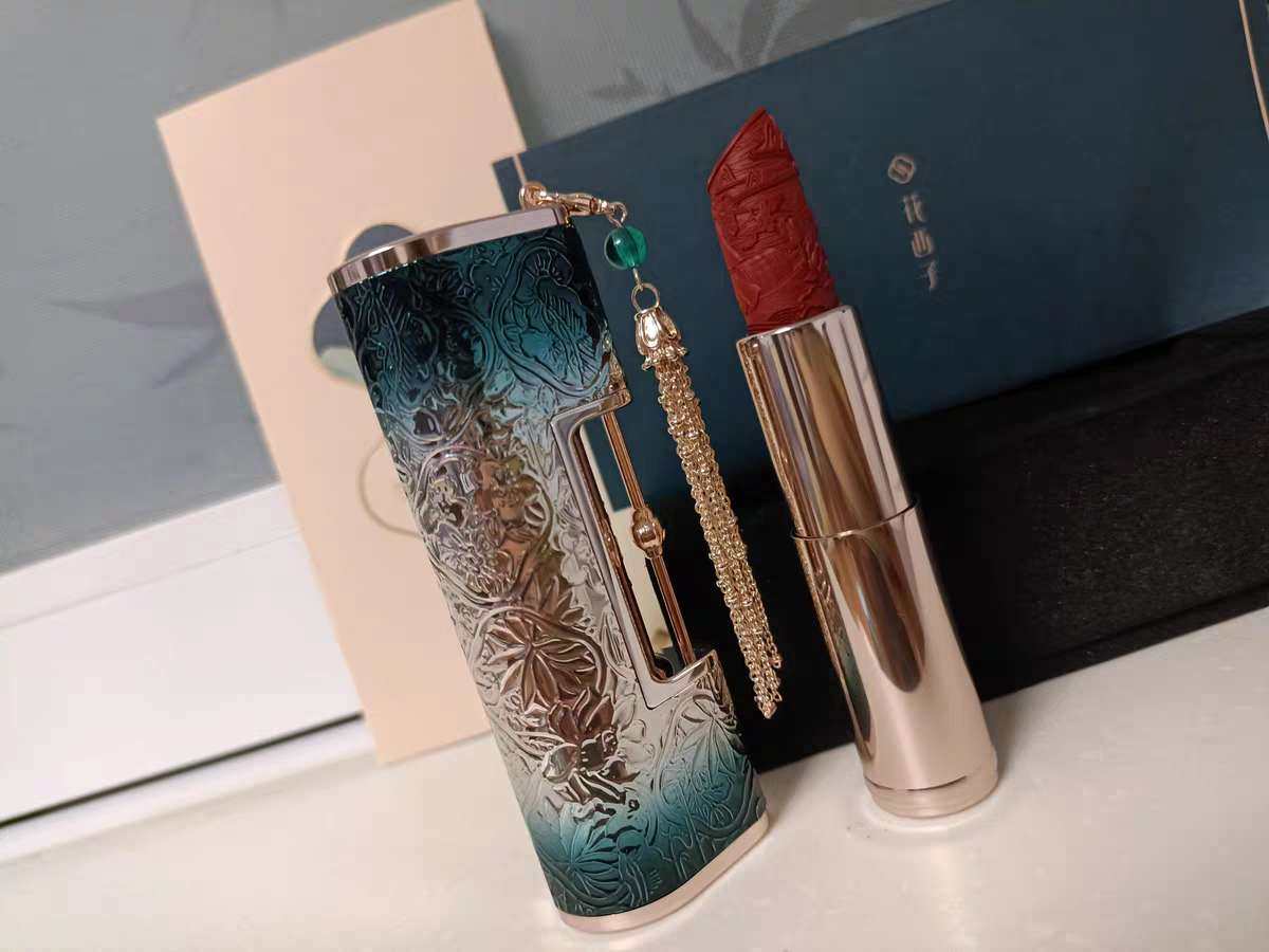 第一眼就看中了这个礼盒，中国风，设计的挺精致，平时喜欢中国风