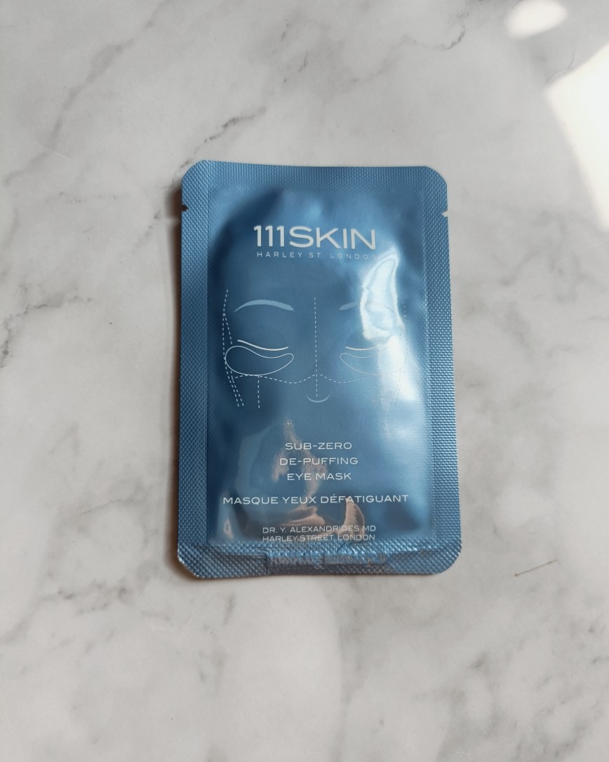 111skin我之前有打卡黑色的那款眼膜，那款是抗老眼膜，里
