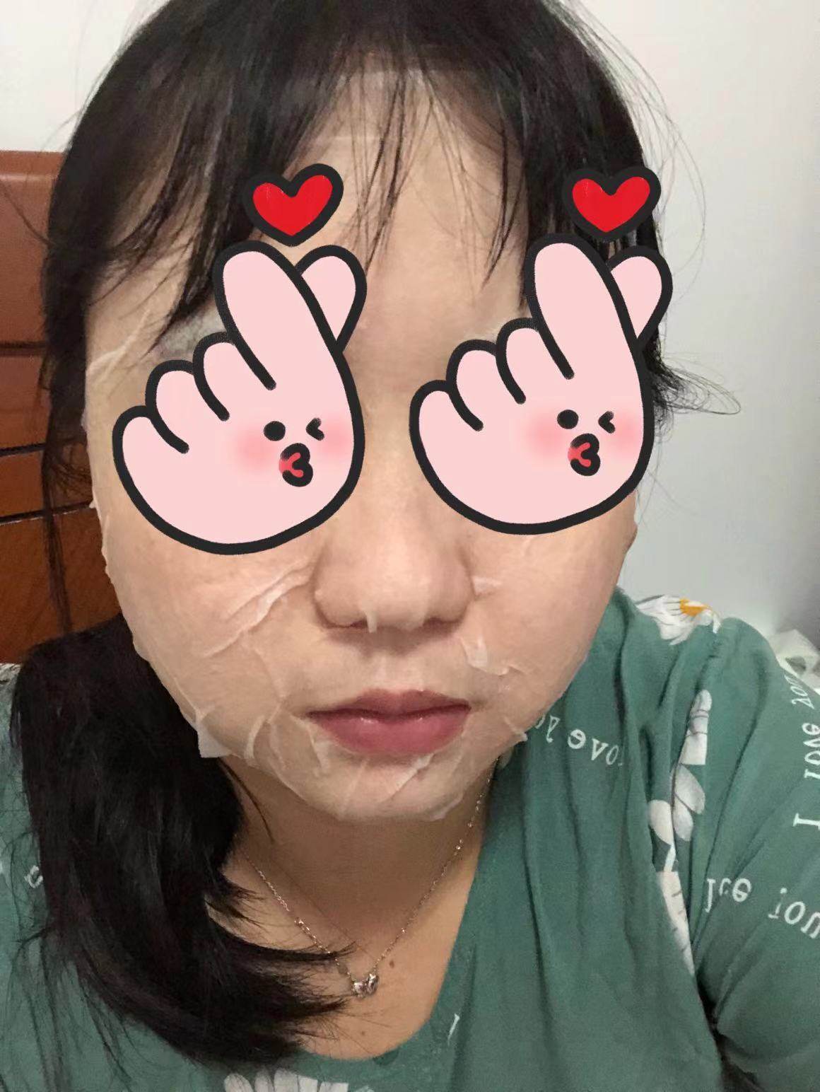 最晚上突然发现自己的右下巴长了一颗痘痘，虽然没有很严重，但是