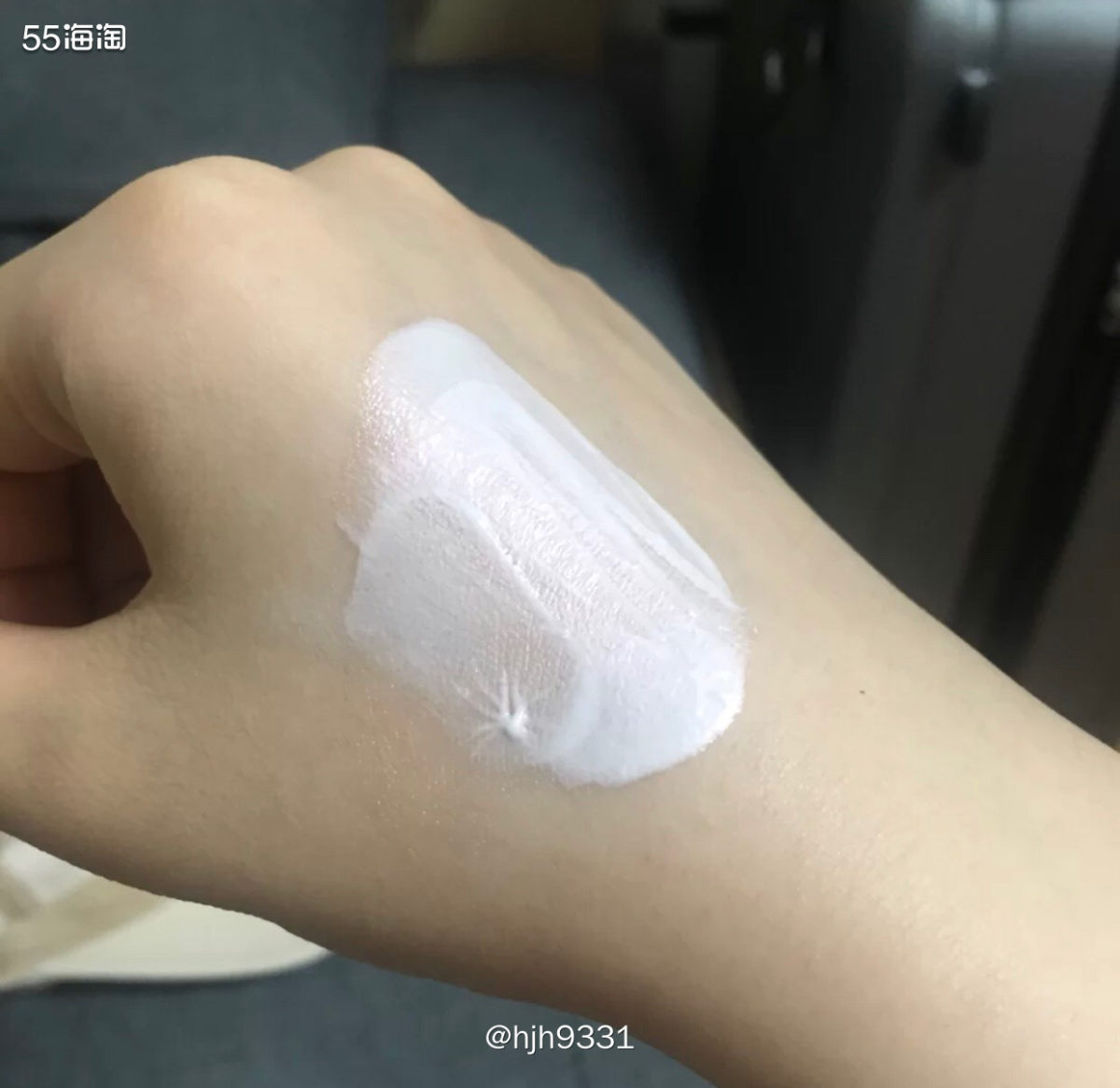 Mac珠光妆前乳，真的超级好用！自带高光效果，妆前提亮，打造