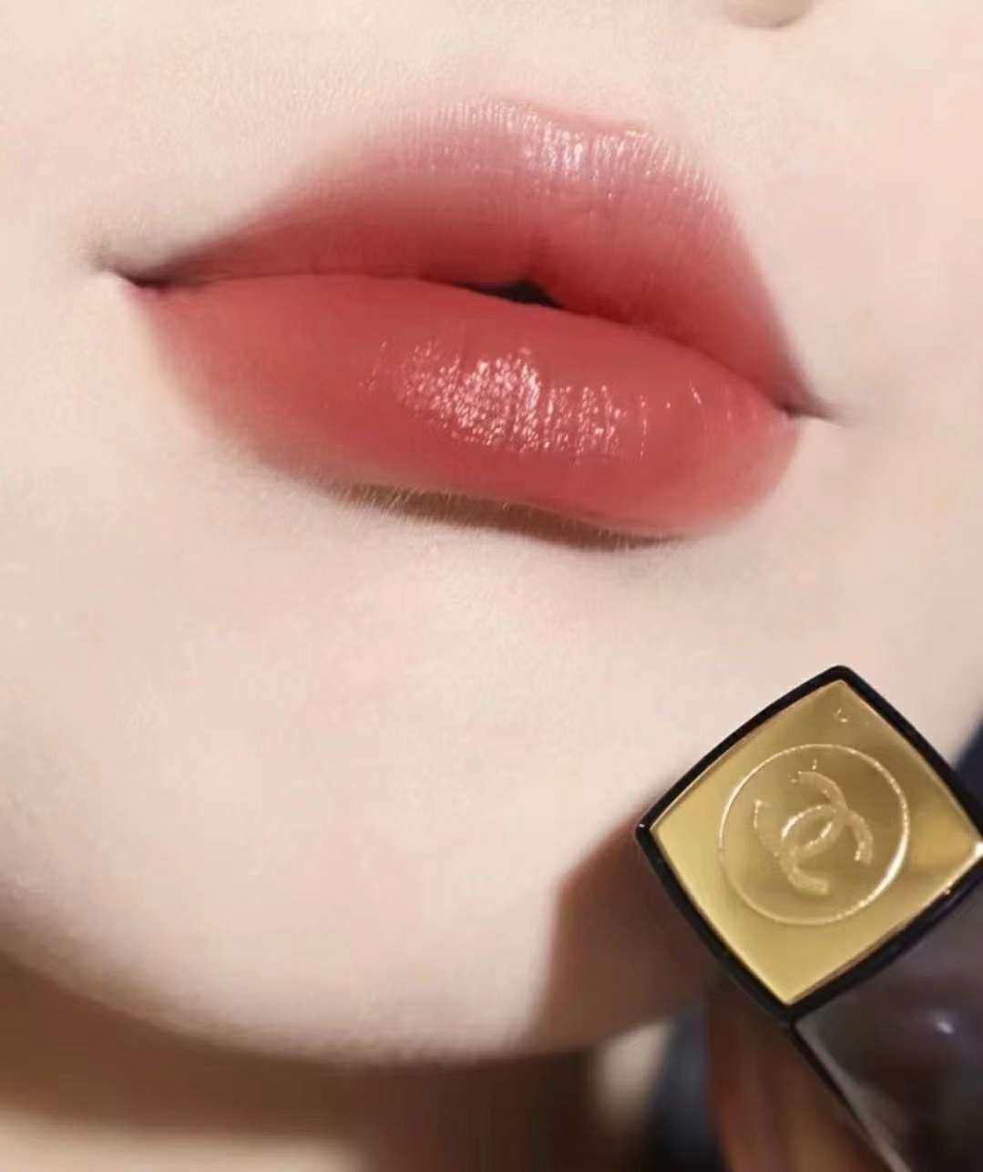 ❤️香奈儿又又又出了热门新色，这次是21年秋冬新款炫光唇釉，