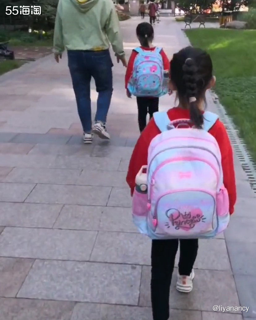 ✨9月1日是全国中小学生开学的大日子，今天姐姐家的双胞胎姐妹