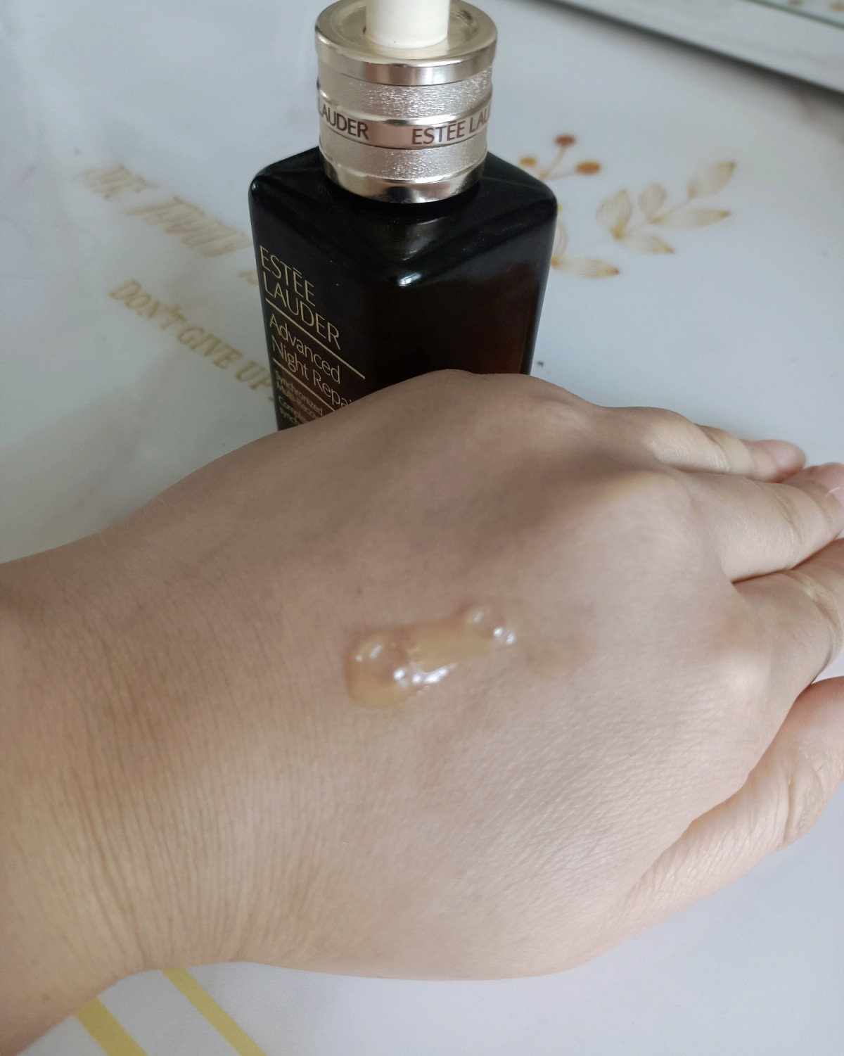 雅诗兰黛小棕瓶的正确用法，前一阵入的雅诗兰黛的小棕瓶，有一瓶