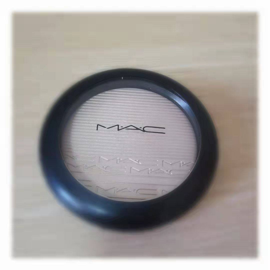 🍒MAC家的明星产品很多，生姜高光是其中之一。高光产品好不