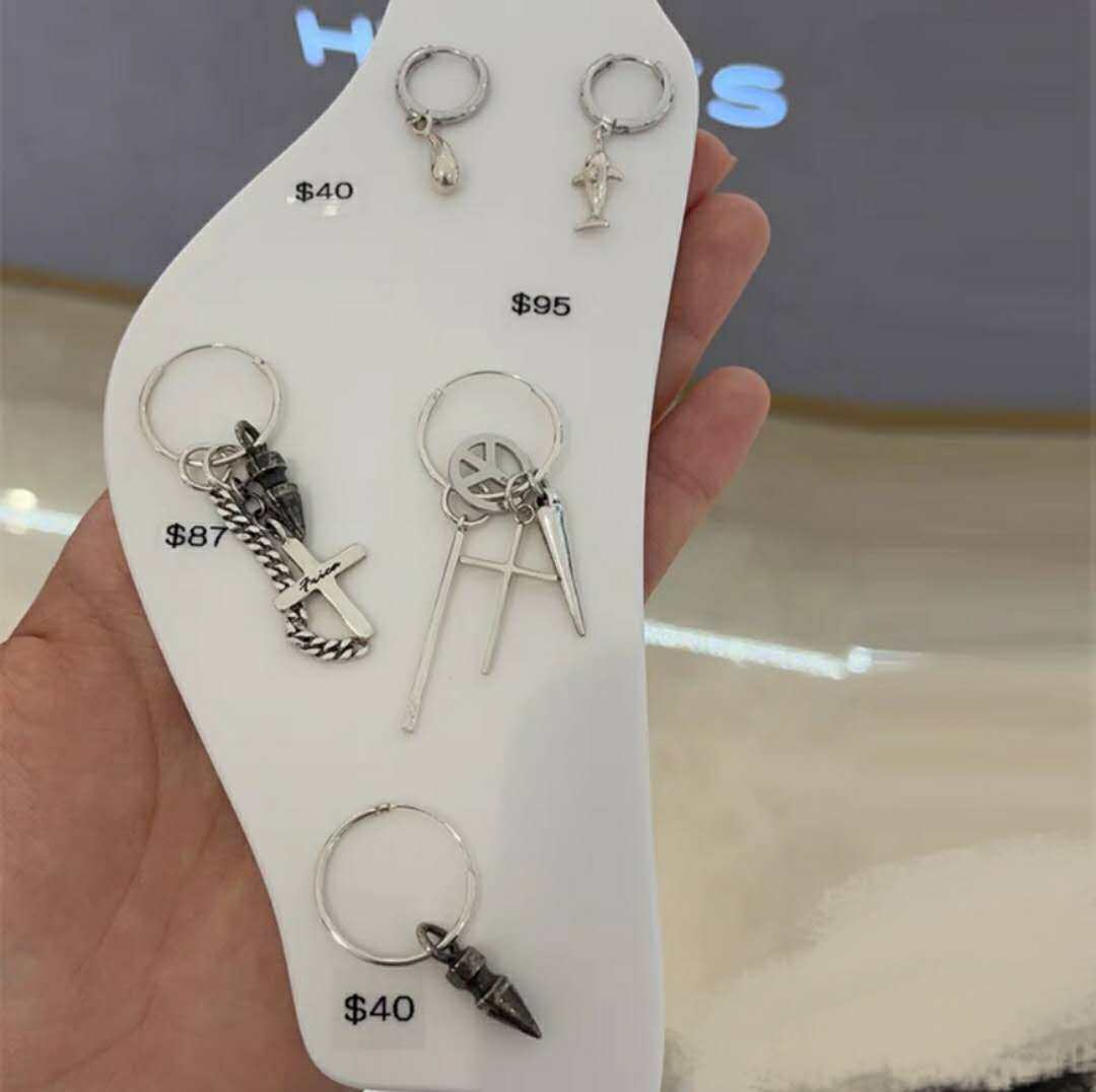 ❤️这个是我之前跑韩国的时候买的，是一个小众的平价的首饰品牌