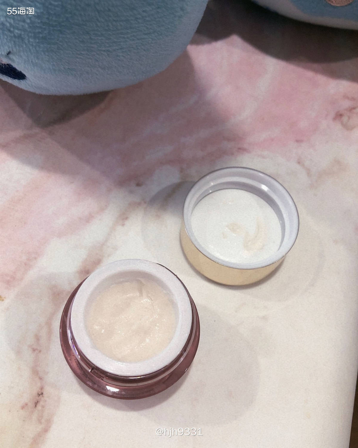 ✨雅诗兰黛多肽紧致眼霜外观质地：粉色的瓶子，这个系列都是粉色