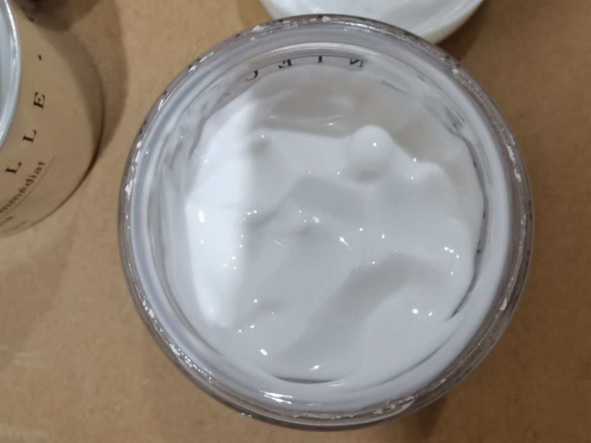 ✅香缇卡家有好几款涂抹面膜，其中钻石面膜和花妍面膜比较出名，